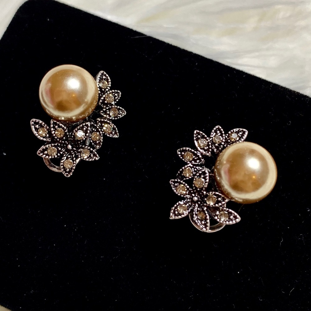 Fashion earrings with faux pearl 10mm